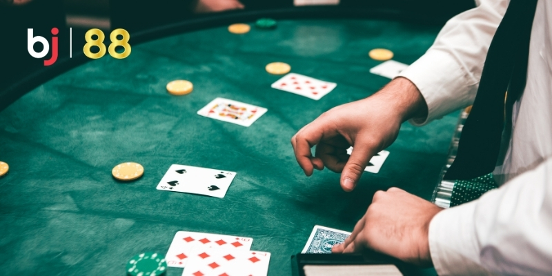Poker 5 Lá - Hướng Dẫn Cách Chơi Cùng Mẹo Để Thắng Lớn 2 Poker 5 lá hấp dẫn với luật chơi đậm chất trí tuệ